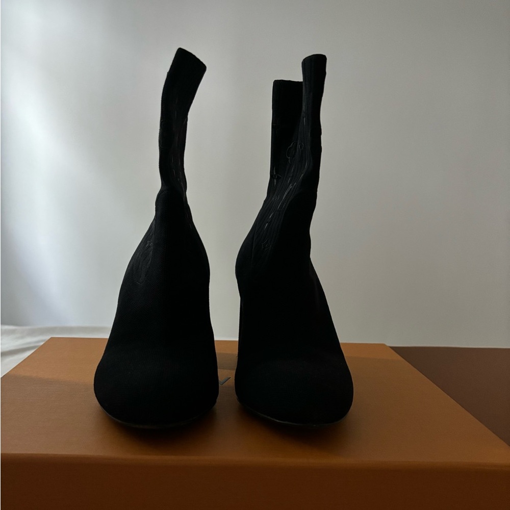 Louis Vuitton's Silhouette ankle boot in black stretch textile. - Picture 1 of 4